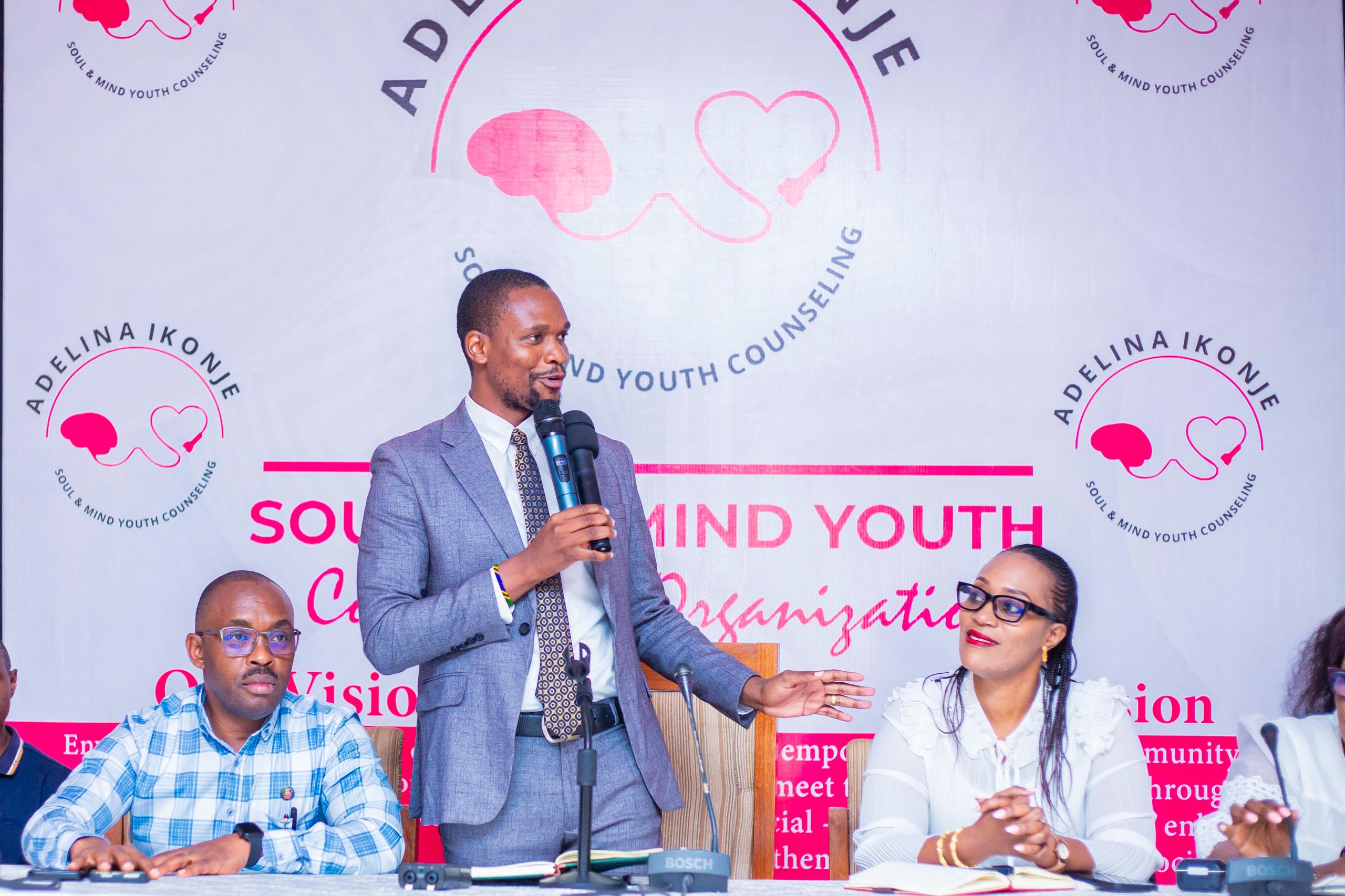 Mkuu wa Mkoa wa Simiyu Mhe. Kenan Kihongosi akifungua kongamanao la wazazi kuhusu malezi bora kwa ustawi namaendeleo endelevu ya Taifa la leo na kesho