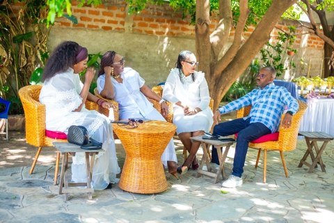 Watoa mada nakiwa na Muu wa wilaya ya Bariadi wakimsubiri mgeni rasi